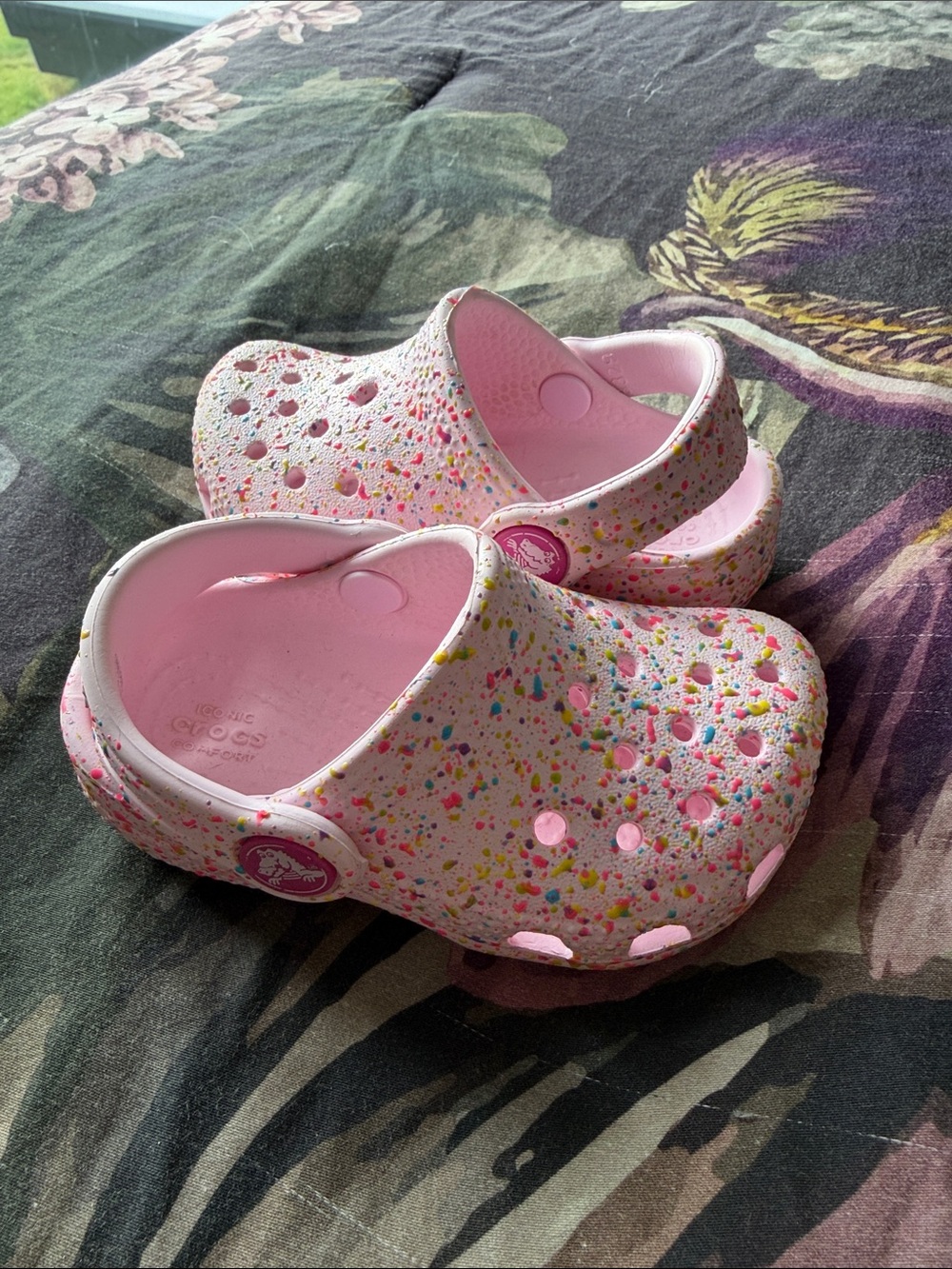 CROCS Kids Classic Clog in Pink with Multicolor Confetti